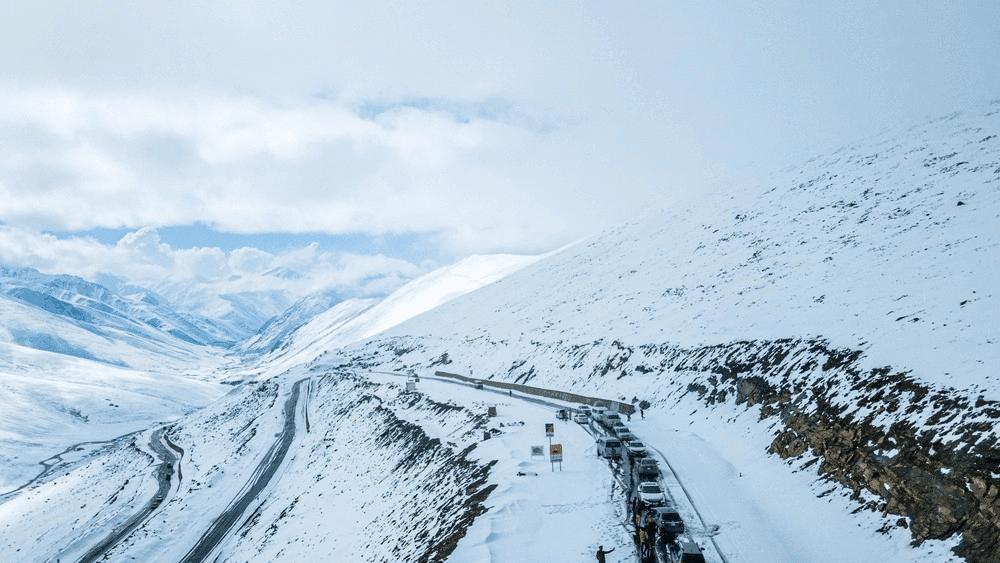 Snowfall Closes Babusar-Naran Highway