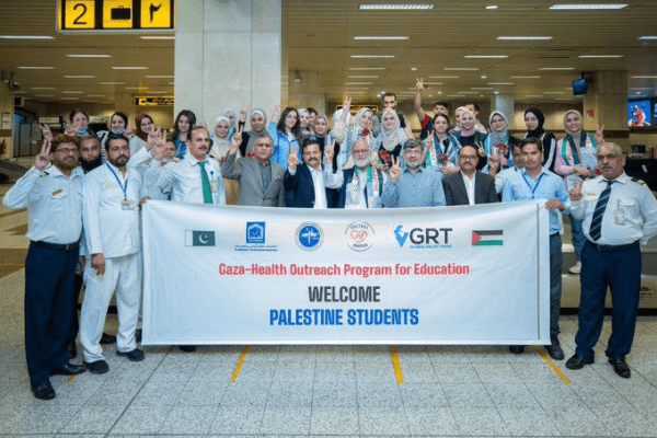 Palestinian Students Arrive in Pakistan