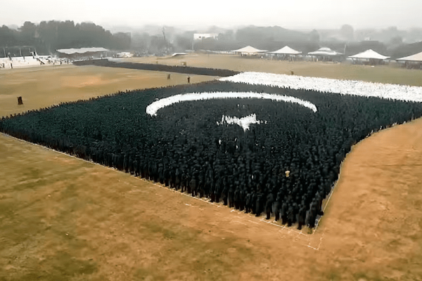 Pakistan human flag record